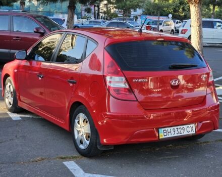 Красный Хендай i30, объемом двигателя 1.6 л и пробегом 202 тыс. км за 5600 $, фото 2 на Automoto.ua