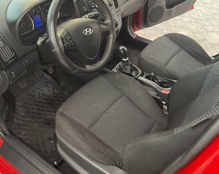 Красный Хендай i30, объемом двигателя 1.58 л и пробегом 178 тыс. км за 5650 $, фото 7 на Automoto.ua