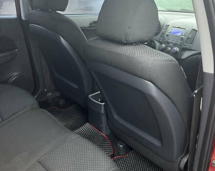 Красный Хендай i30, объемом двигателя 1.58 л и пробегом 167 тыс. км за 7950 $, фото 6 на Automoto.ua