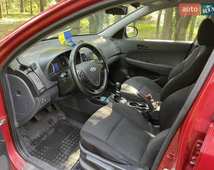 Красный Хендай i30, объемом двигателя 1.6 л и пробегом 225 тыс. км за 6100 $, фото 22 на Automoto.ua