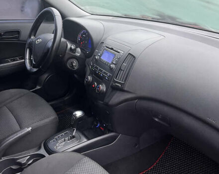 Красный Хендай i30, объемом двигателя 1.58 л и пробегом 167 тыс. км за 7950 $, фото 4 на Automoto.ua