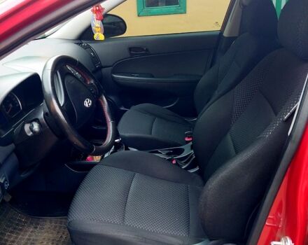 Красный Хендай i30, объемом двигателя 1.4 л и пробегом 120 тыс. км за 6700 $, фото 2 на Automoto.ua