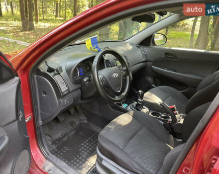 Красный Хендай i30, объемом двигателя 1.6 л и пробегом 225 тыс. км за 6100 $, фото 20 на Automoto.ua