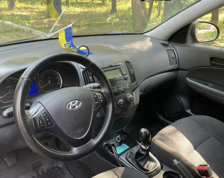 Красный Хендай i30, объемом двигателя 1.6 л и пробегом 225 тыс. км за 6100 $, фото 23 на Automoto.ua