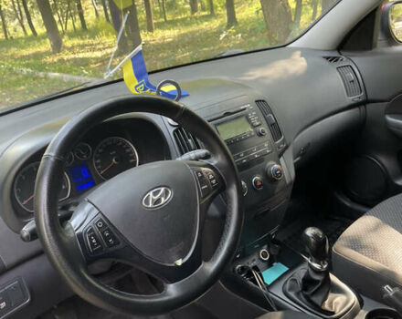 Красный Хендай i30, объемом двигателя 1.6 л и пробегом 225 тыс. км за 6100 $, фото 21 на Automoto.ua