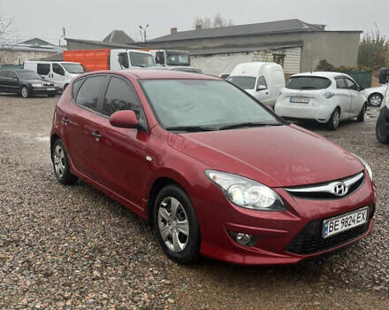 Красный Хендай i30, объемом двигателя 1.58 л и пробегом 167 тыс. км за 7950 $, фото 1 на Automoto.ua