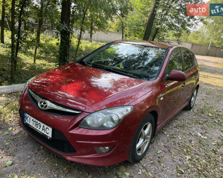Красный Хендай i30, объемом двигателя 1.6 л и пробегом 225 тыс. км за 6100 $, фото 2 на Automoto.ua