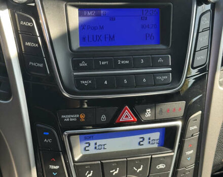 Червоний Хендай i30, об'ємом двигуна 1.59 л та пробігом 61 тис. км за 13000 $, фото 6 на Automoto.ua