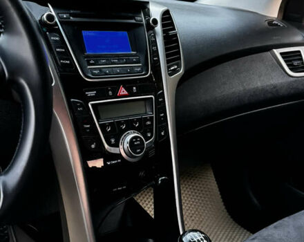 Красный Хендай i30, объемом двигателя 1.59 л и пробегом 182 тыс. км за 9200 $, фото 30 на Automoto.ua