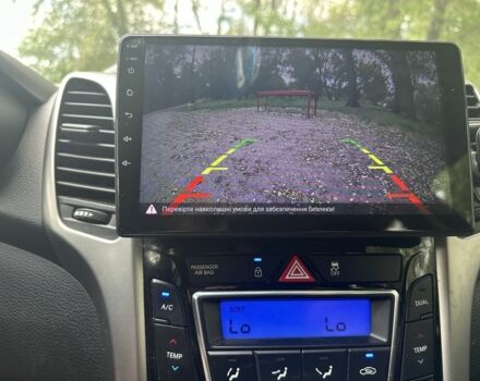 Красный Хендай i30, объемом двигателя 1.6 л и пробегом 100 тыс. км за 7500 $, фото 7 на Automoto.ua