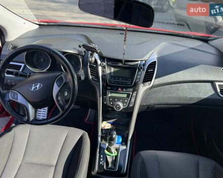 Червоний Хендай i30, об'ємом двигуна 1.59 л та пробігом 61 тис. км за 13000 $, фото 5 на Automoto.ua