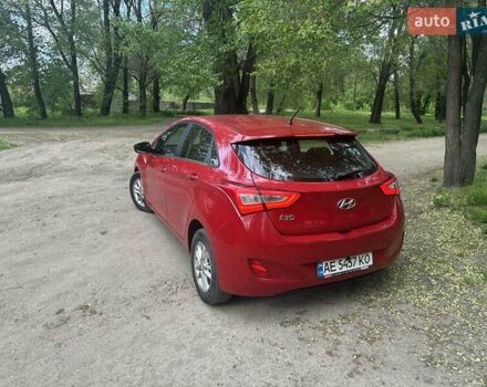 Красный Хендай i30, объемом двигателя 1.59 л и пробегом 100 тыс. км за 8200 $, фото 5 на Automoto.ua
