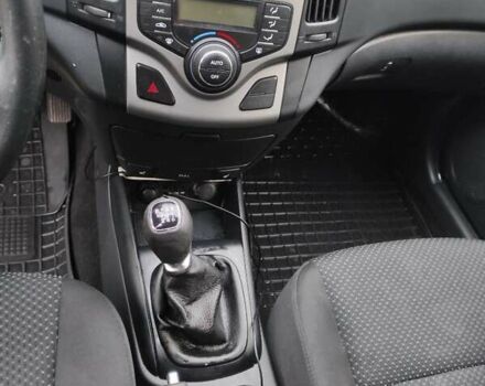 Хендай i30 2012 в Тернополе на Automoto.ua Красный Хендай i30, объемом двигателя 1.6 л и пробегом 200 тыс. км за 6000 $, фото 2 на Automoto.ua