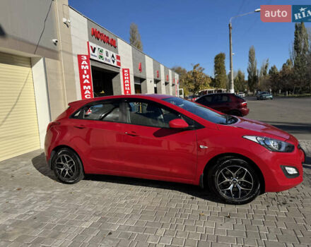 Червоний Хендай i30, об'ємом двигуна 1.4 л та пробігом 70 тис. км за 12500 $, фото 16 на Automoto.ua