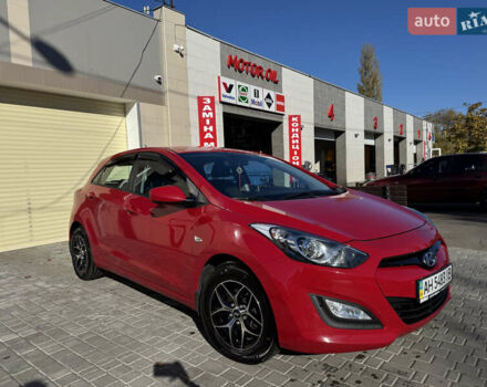 Червоний Хендай i30, об'ємом двигуна 1.4 л та пробігом 70 тис. км за 12500 $, фото 3 на Automoto.ua