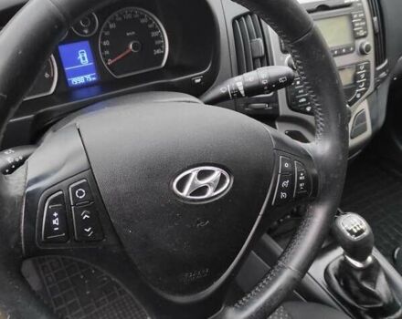 Хендай i30 2012 в Тернополе на Automoto.ua Красный Хендай i30, объемом двигателя 1.6 л и пробегом 200 тыс. км за 6000 $, фото 3 на Automoto.ua