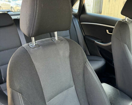 Червоний Хендай i30, об'ємом двигуна 1.4 л та пробігом 70 тис. км за 12500 $, фото 19 на Automoto.ua