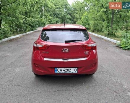 Красный Хендай i30, объемом двигателя 1.58 л и пробегом 208 тыс. км за 7700 $, фото 2 на Automoto.ua