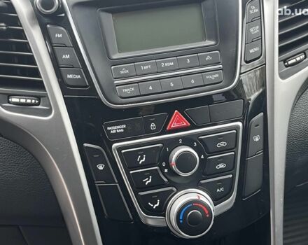 Хендай i30 2013 в Киеве на Automoto.ua Красный Хендай i30, объемом двигателя 1.4 л и пробегом 122 тыс. км за 9790 $, фото 15 на Automoto.ua