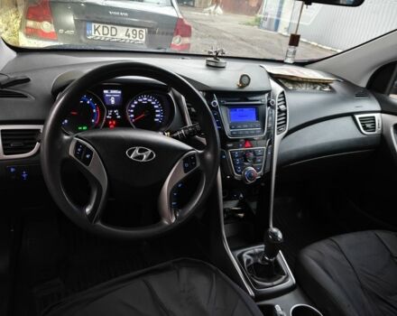 Красный Хендай i30, объемом двигателя 1.4 л и пробегом 80 тыс. км за 6300 $, фото 3 на Automoto.ua