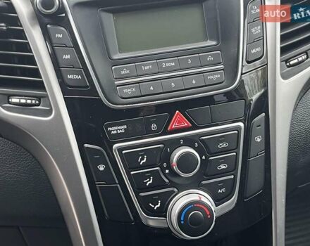 Хендай i30 2013 в Киеве на Automoto.ua Красный Хендай i30, объемом двигателя 1.4 л и пробегом 122 тыс. км за 9790 $, фото 15 на Automoto.ua