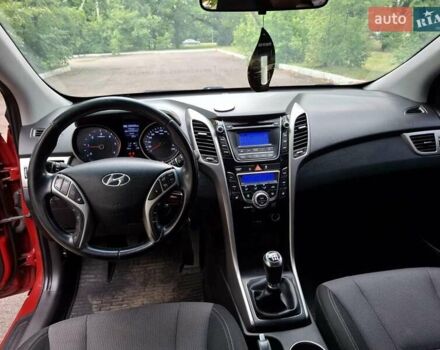 Красный Хендай i30, объемом двигателя 1.58 л и пробегом 208 тыс. км за 7700 $, фото 10 на Automoto.ua