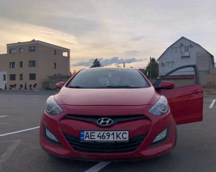 Красный Хендай i30, объемом двигателя 1.6 л и пробегом 233 тыс. км за 10500 $, фото 4 на Automoto.ua