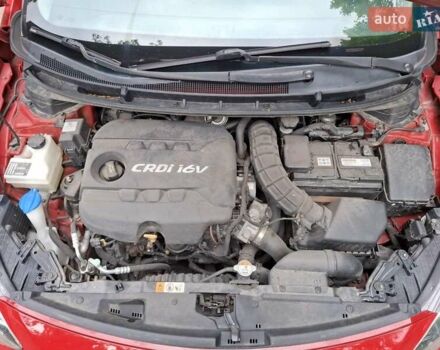 Красный Хендай i30, объемом двигателя 1.58 л и пробегом 208 тыс. км за 7700 $, фото 7 на Automoto.ua