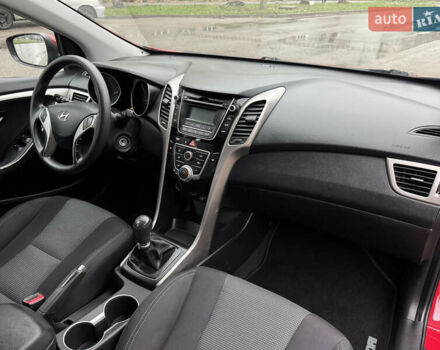 Червоний Хендай i30, об'ємом двигуна 1.4 л та пробігом 72 тис. км за 7800 $, фото 32 на Automoto.ua