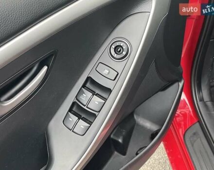 Хендай i30 2013 в Киеве на Automoto.ua Красный Хендай i30, объемом двигателя 1.4 л и пробегом 122 тыс. км за 9790 $, фото 12 на Automoto.ua