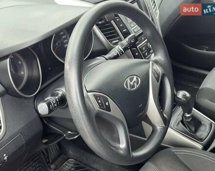 Хендай i30 2013 в Киеве на Automoto.ua Красный Хендай i30, объемом двигателя 1.4 л и пробегом 122 тыс. км за 9790 $, фото 14 на Automoto.ua