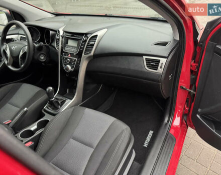 Червоний Хендай i30, об'ємом двигуна 1.4 л та пробігом 72 тис. км за 7800 $, фото 31 на Automoto.ua
