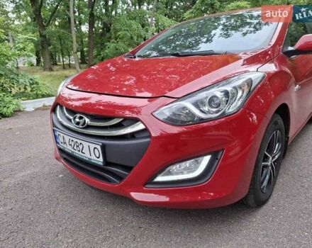 Красный Хендай i30, объемом двигателя 1.58 л и пробегом 208 тыс. км за 7700 $, фото 1 на Automoto.ua
