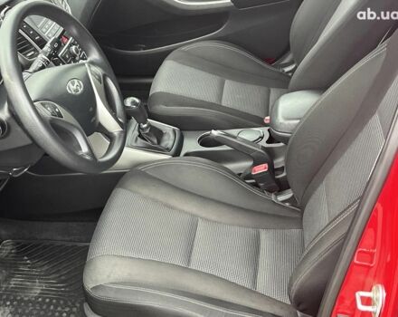 Хендай i30 2013 в Киеве на Automoto.ua Красный Хендай i30, объемом двигателя 1.4 л и пробегом 122 тыс. км за 9790 $, фото 16 на Automoto.ua