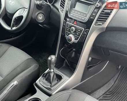 Хендай i30 2013 в Киеве на Automoto.ua Красный Хендай i30, объемом двигателя 1.4 л и пробегом 122 тыс. км за 9790 $, фото 23 на Automoto.ua