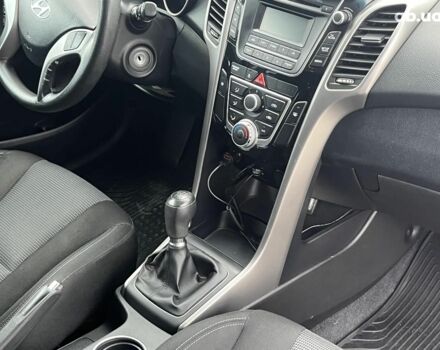 Хендай i30 2013 в Киеве на Automoto.ua Красный Хендай i30, объемом двигателя 1.4 л и пробегом 122 тыс. км за 9790 $, фото 23 на Automoto.ua