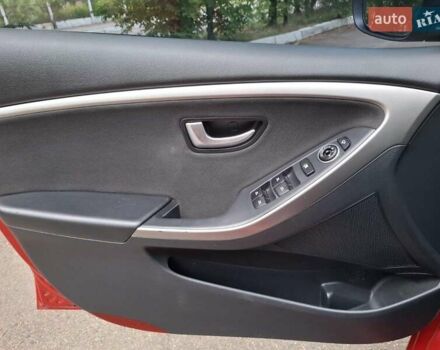 Красный Хендай i30, объемом двигателя 1.58 л и пробегом 208 тыс. км за 7700 $, фото 14 на Automoto.ua