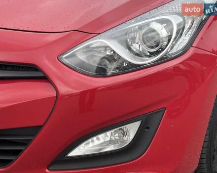 Хендай i30 2013 в Киеве на Automoto.ua Красный Хендай i30, объемом двигателя 1.4 л и пробегом 122 тыс. км за 9790 $, фото 26 на Automoto.ua