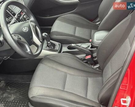 Хендай i30 2013 в Киеве на Automoto.ua Красный Хендай i30, объемом двигателя 1.4 л и пробегом 122 тыс. км за 9790 $, фото 16 на Automoto.ua
