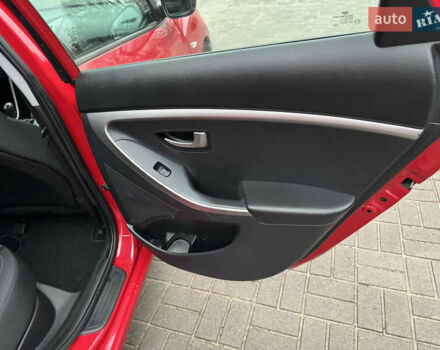 Червоний Хендай i30, об'ємом двигуна 1.4 л та пробігом 72 тис. км за 7800 $, фото 28 на Automoto.ua