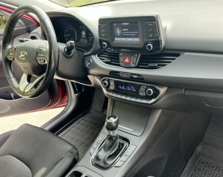 Хендай i30 2017 в Броварах на Automoto.ua Красный Хендай i30, объемом двигателя 1.6 л и пробегом 112 тыс. км за 13999 $, фото 7 на Automoto.ua