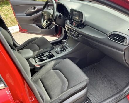 Хендай i30 2017 в Броварах на Automoto.ua Красный Хендай i30, объемом двигателя 1.6 л и пробегом 112 тыс. км за 13999 $, фото 6 на Automoto.ua