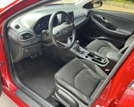 Хендай i30 2017 в Броварах на Automoto.ua Красный Хендай i30, объемом двигателя 1.6 л и пробегом 112 тыс. км за 13999 $, фото 5 на Automoto.ua