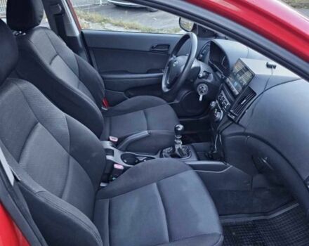 Красный Хендай i30, объемом двигателя 1.4 л и пробегом 197 тыс. км за 4041 $, фото 4 на Automoto.ua