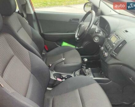 Красный Хендай i30, объемом двигателя 1.6 л и пробегом 160 тыс. км за 6200 $, фото 10 на Automoto.ua