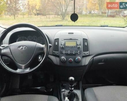 Красный Хендай i30, объемом двигателя 1.6 л и пробегом 160 тыс. км за 6200 $, фото 6 на Automoto.ua