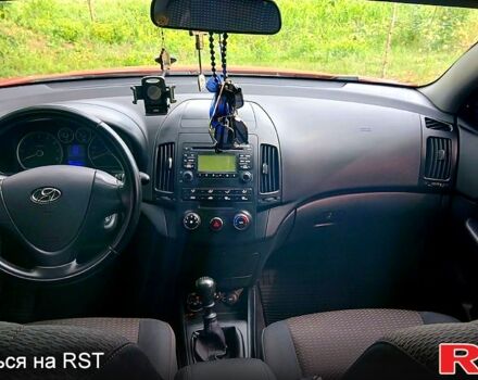 Червоний Хендай i30, об'ємом двигуна 1.6 л та пробігом 287 тис. км за 4800 $, фото 4 на Automoto.ua