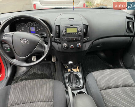 Красный Хендай i30, объемом двигателя 1.6 л и пробегом 186 тыс. км за 6100 $, фото 10 на Automoto.ua