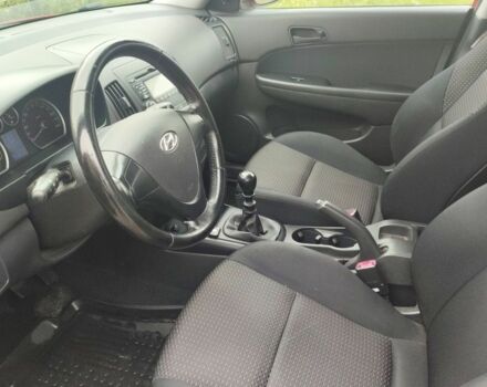 Красный Хендай i30, объемом двигателя 1.6 л и пробегом 160 тыс. км за 6200 $, фото 10 на Automoto.ua