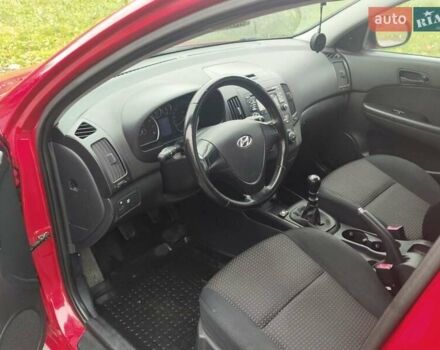 Красный Хендай i30, объемом двигателя 1.6 л и пробегом 160 тыс. км за 6200 $, фото 8 на Automoto.ua